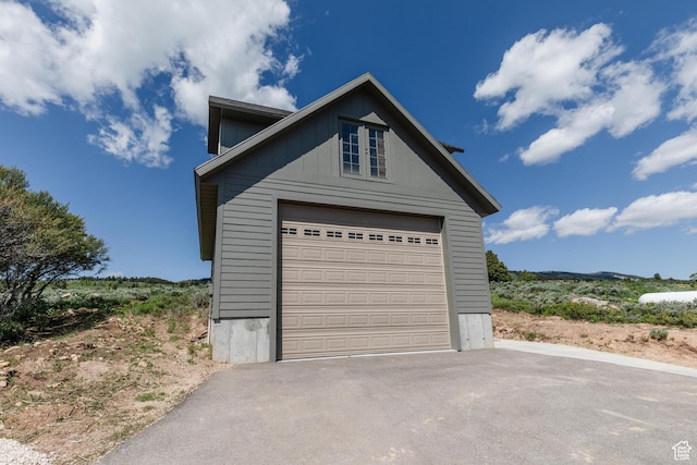 761 S Lakeview Dr, Garden City, UT 84028 - view of garage