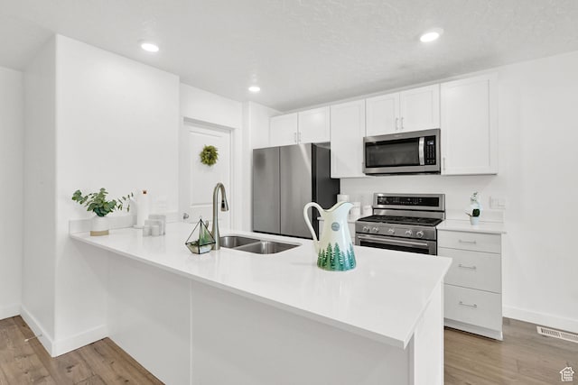 8622 W Cordero Dr S Unit 1170, Magna, UT 84044 - kitchen with appliances with stainless steel finishes, baseboards, a sink, light wood-style floors, and recessed lighting