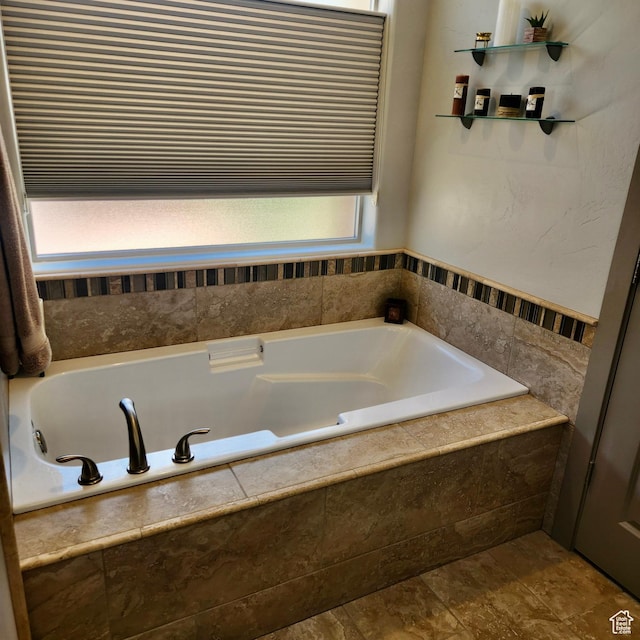 1158 E Ashdown Rd, Cedar City, UT 84721 - full bath featuring a garden tub and healthy amount of natural light