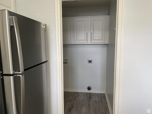 288 N Peach St, Santaquin, UT 84655 - washroom with hookup for an electric dryer, hookup for a washing machine, cabinet space, wood finished floors, and baseboards