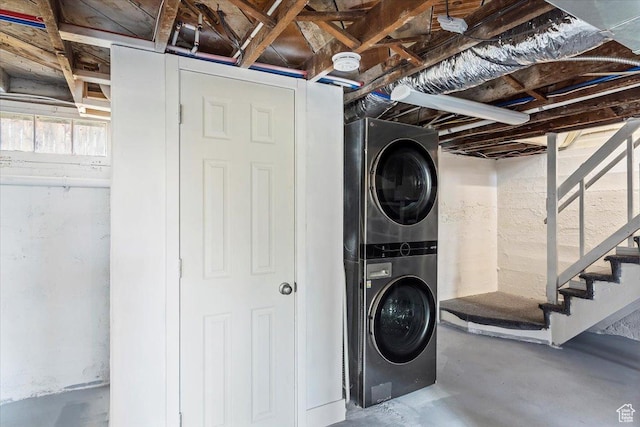 106 N 400 E, Kaysville, UT 84037 - laundry area featuring estacked washer and dryer