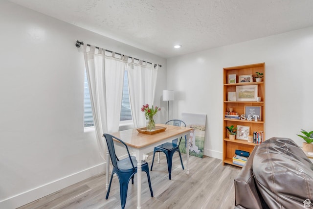 162 W 350 N, Vineyard, UT 84059 - dining area featuring light wood-style flooring, baseboards, a textured ceiling, and recessed lighting