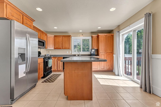 2733 S 1415 W, Syracuse, UT 84075 - kitchen featuring stainless steel appliances, healthy amount of natural light, recessed lighting, a kitchen island, and a sink