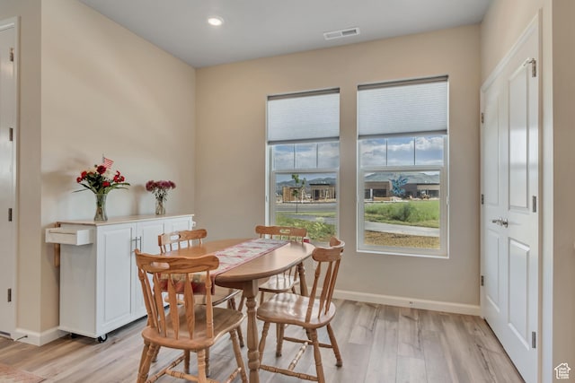 6078 W 11800 S Unit 490, South Jordan, UT 84009 - dining room featuring light wood-style flooring, baseboards, and recessed lighting