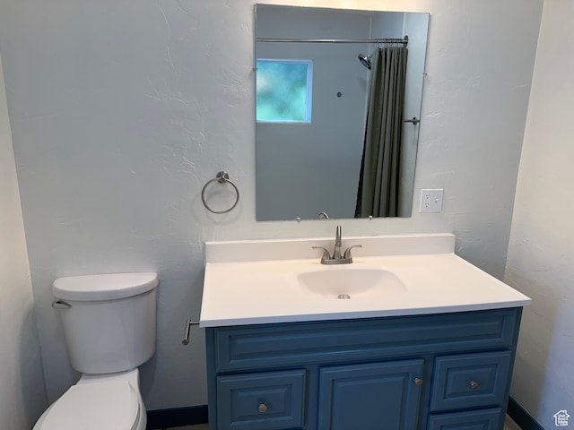559 E Harmston Ave, Roosevelt, UT 84066 - bathroom with toilet, vanity, and curtained shower
