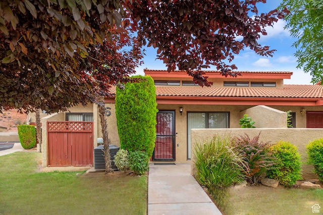 480 S 200 W Unit 6, St George, UT 84770 - view of front of property featuring a fenced front yard, central AC, stucco siding, and a tile roof
