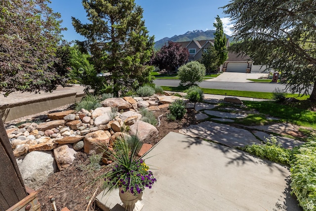 13966 S Arrow Creek Dr E, Draper, UT 84020 - view of yard featuring a mountain view