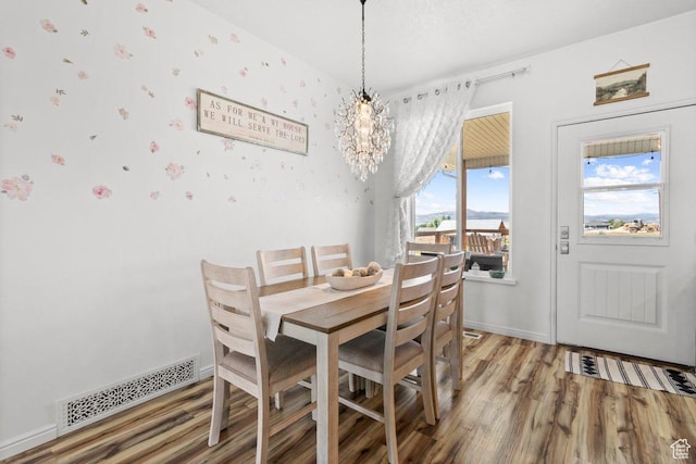 687 E 200 S, Spring City, UT 84662 - dining area with light wood-type flooring and a chandelier