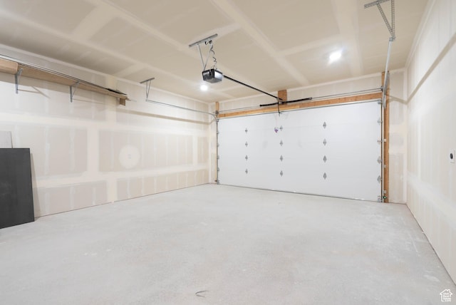 155 N 800 W, Vernal, UT 84078 - garage with a garage door opener