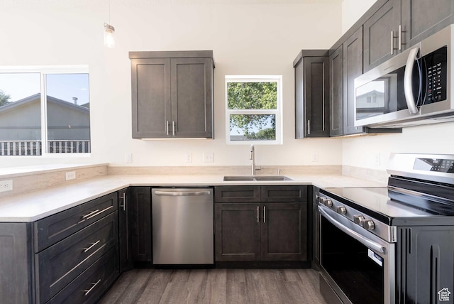 155 N 800 W, Vernal, UT 84078 - kitchen featuring appliances with stainless steel finishes, wood finished floors, light countertops, and a peninsula