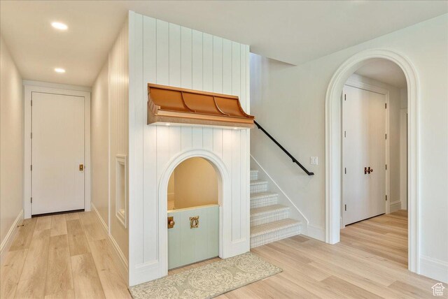 807 N 780 W, American Fork, UT 84003 - corridor with wood finished floors, recessed lighting, stairs, baseboards, and arched walkways