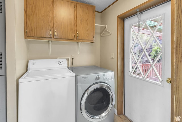 454 E 100 N, Moab, UT 84532 - laundry room featuring washing machine and clothes dryer, cabinet space, and plenty of natural light