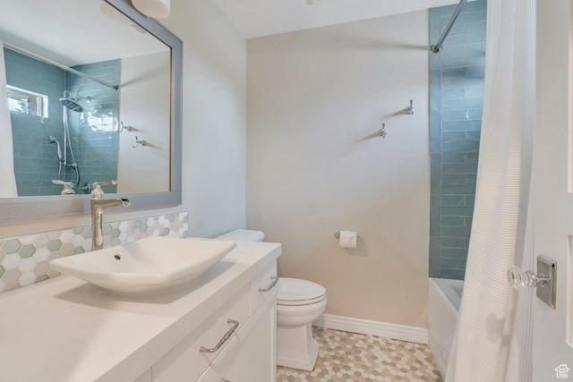 719 E Hampton Ct N, Alpine, UT 84004 - full bath with shower / bath combo with shower curtain, toilet, vanity, and baseboards