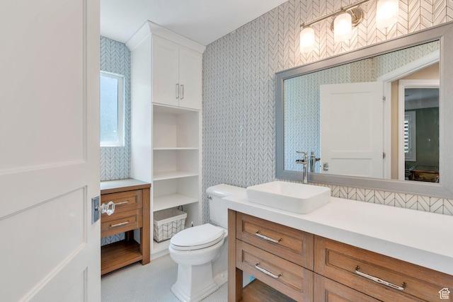 719 E Hampton Ct N, Alpine, UT 84004 - bathroom with wallpapered walls, vanity, and toilet