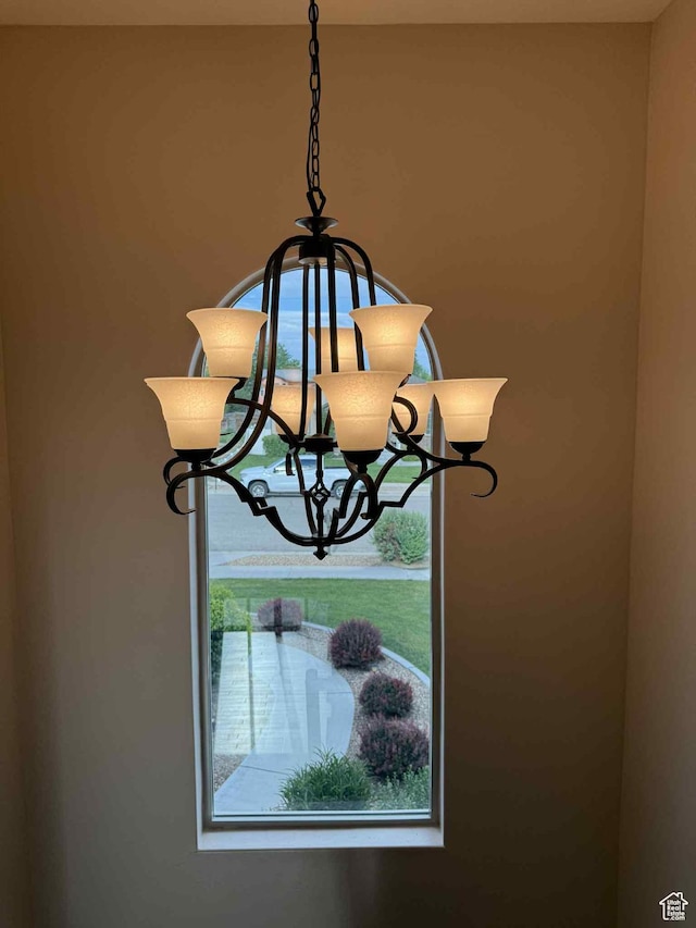 639 N 1550 E, Price, UT 84501 - detailed view of a chandelier
