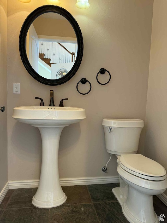639 N 1550 E, Price, UT 84501 - bathroom featuring baseboards, toilet, and a sink