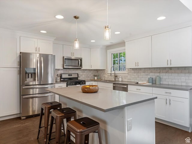 1555 E Fieldcrest Ln, Holladay, UT 84117 - kitchen with appliances with stainless steel finishes, a sink, white cabinets, a center island, and recessed lighting