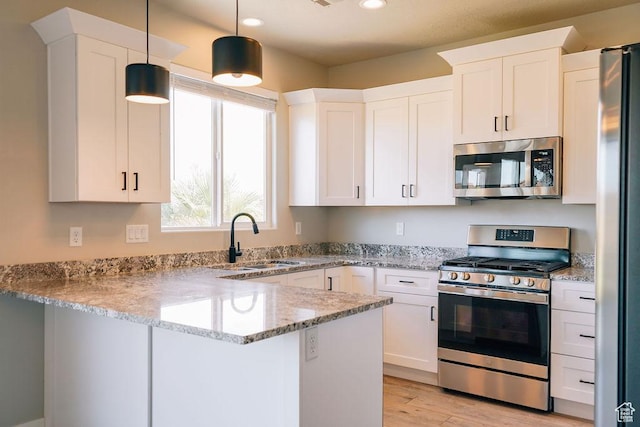 583 N Staci Dr, Hurricane, UT 84737 - kitchen featuring stainless steel appliances, a sink, healthy amount of natural light, a peninsula, and recessed lighting