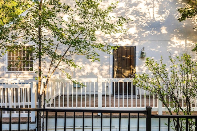 1559 E Oak Cliff Dr N, Provo, UT 84604 - entrance to property featuring a gate and stucco siding