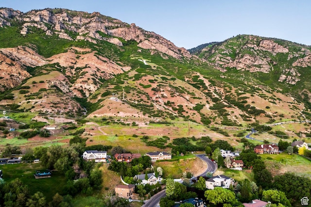 1559 E Oak Cliff Dr N, Provo, UT 84604 - aerial view of property and surrounding area with mountains