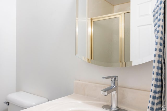 1559 E Oak Cliff Dr N, Provo, UT 84604 - full bath featuring toilet, an enclosed shower, and vanity