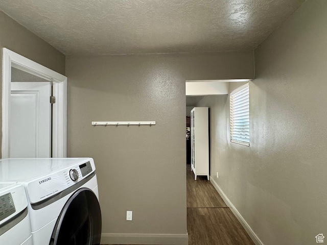 160 W 100 S, Fillmore, UT 84631 - laundry area featuring washer and dryer, dark wood-type flooring, baseboards, and a textured ceiling