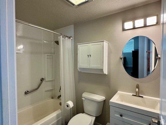 160 W 100 S, Fillmore, UT 84631 - bathroom with vanity, a textured ceiling, toilet, and shower / tub combo with curtain