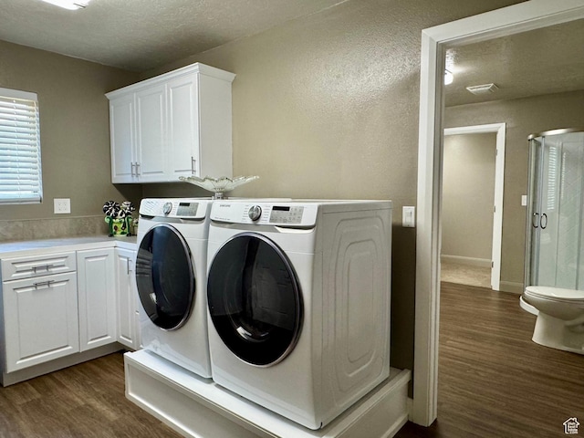160 W 100 S, Fillmore, UT 84631 - laundry area featuring washing machine and dryer, dark wood-style flooring, a textured ceiling, and a textured wall