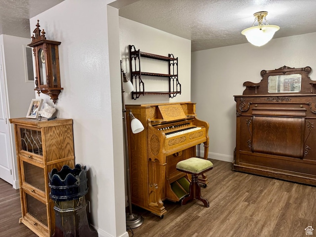 160 W 100 S, Fillmore, UT 84631 - sitting room featuring wood finished floors, baseboards, and a textured ceiling