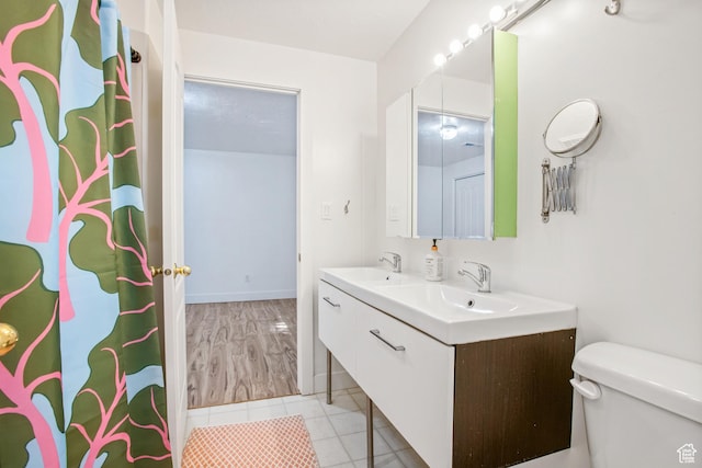 960 N E View Dr, Alpine, UT 84004 - full bath featuring double vanity, toilet, and tile patterned floors