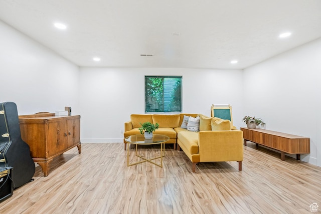 960 N E View Dr, Alpine, UT 84004 - living area featuring light wood-type flooring, recessed lighting, and baseboards