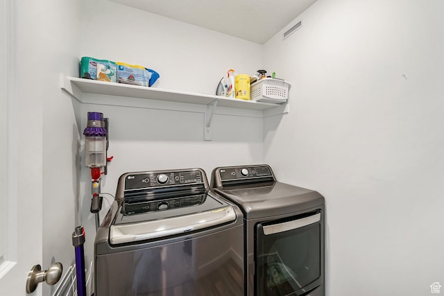 3493 N Sparrow Ln, Eagle Mountain, UT 84005 - laundry room featuring washer and dryer