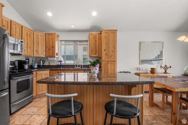 2193 E Robie Hill Ln, Millcreek, UT 84109 - kitchen featuring stainless steel appliances, a kitchen island, a breakfast bar area, recessed lighting, and light tile patterned floors