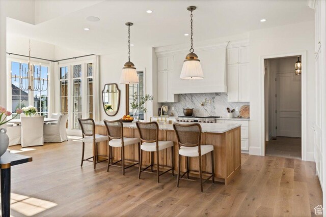 478 S Maple Lakes Dr, Mapleton, UT 84664 - kitchen with tasteful backsplash, recessed lighting, light wood-style floors, white cabinets, and a kitchen island with sink