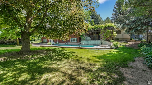412 S 100 E, Salem, UT 84653 - view of grassy yard featuring an outdoor pool