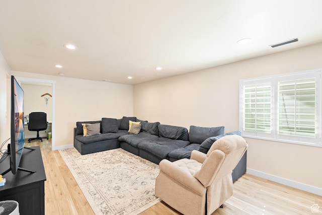 12568 S Bridal Veil Dr W, Riverton, UT 84065 - living area featuring recessed lighting, light wood-type flooring, and baseboards