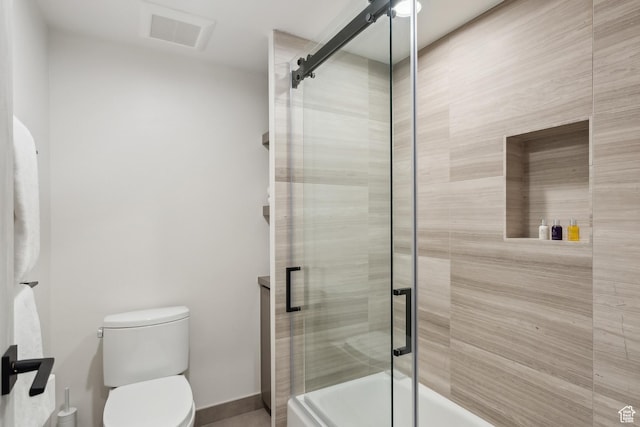 8200 E Royal St Unit 50, Deer Valley, UT 84060 - full bathroom with bath / shower combo with glass door, toilet, and baseboards