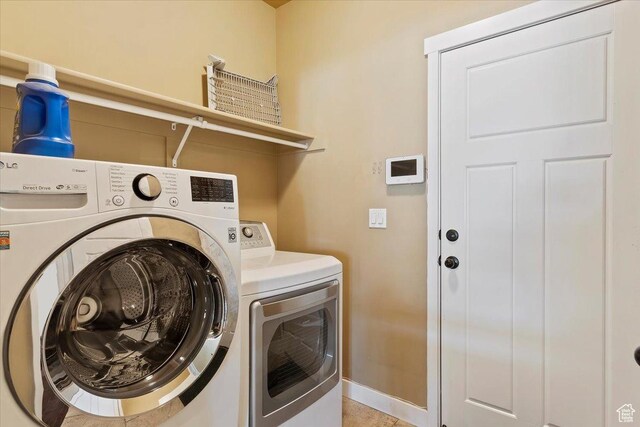 2432 Field Stone Way, Layton, UT 84041 - laundry room featuring washing machine and dryer and baseboards