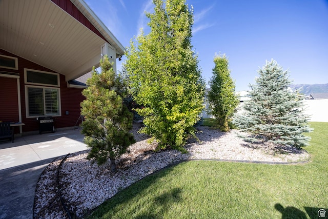 2609 W 3075 S, West Haven, UT 84401 - view of grassy yard featuring a patio