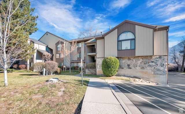 1175 S Canyon Rd E Unit 81, Ogden, UT 84404 - view of building exterior with uncovered parking