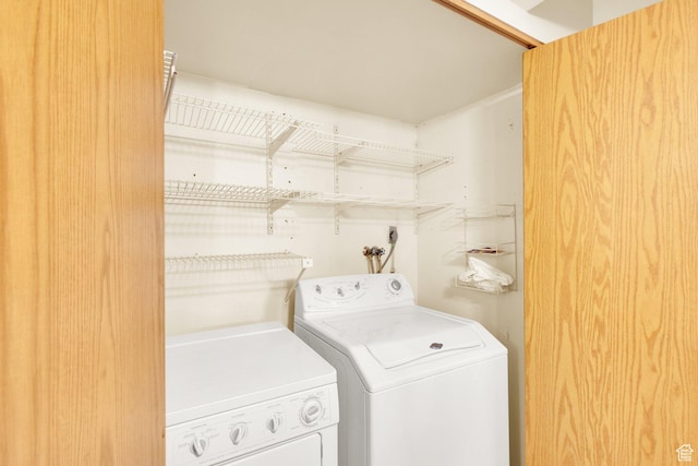 7733 S Briarsprings Dr, Midvale, UT 84047 - laundry area featuring washing machine and clothes dryer