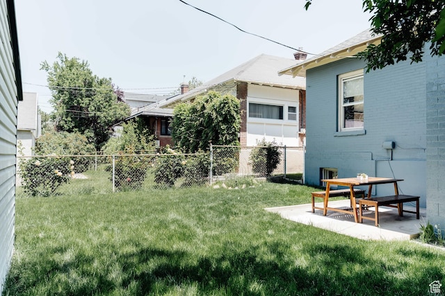336 S Douglas St S, Salt Lake City, UT 84102 - view of yard with a patio