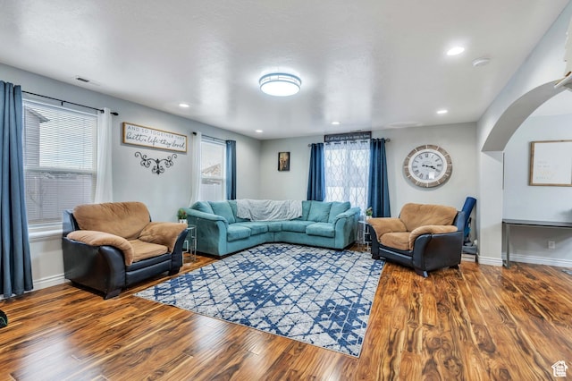 685 E Bullrush Pkwy E, Lehi, UT 84043 - living room featuring arched walkways, wood finished floors, baseboards, and recessed lighting