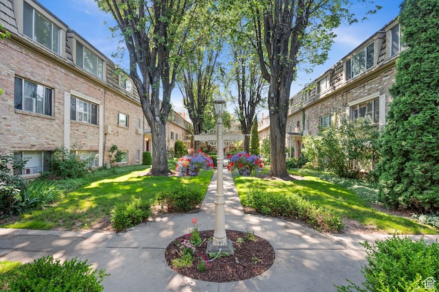 2220 E Murray Holladay Rd Unit 184, Holladay, UT 84117 - surrounding community with a residential view and a lawn