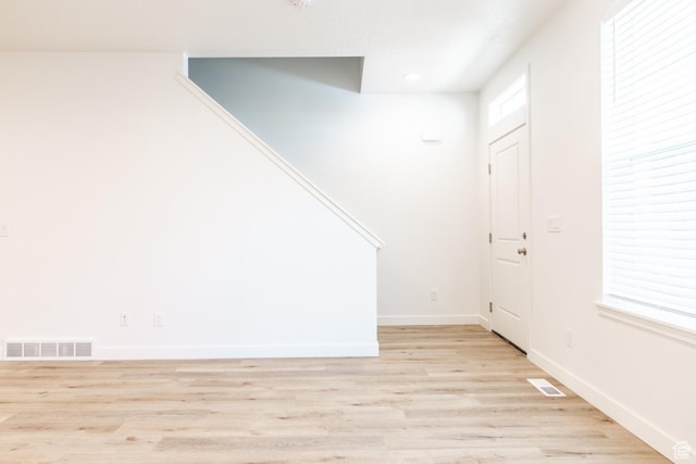 520 S Orchard Dr Unit 17, Bountiful, UT 84010 - foyer entrance featuring light wood-style flooring, baseboards, and recessed lighting
