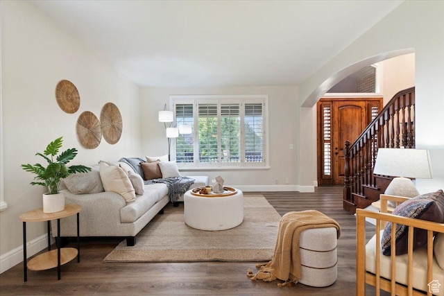1784 E Ellerbeck Ln, Draper, UT 84020 - living room featuring arched walkways, wood finished floors, and baseboards