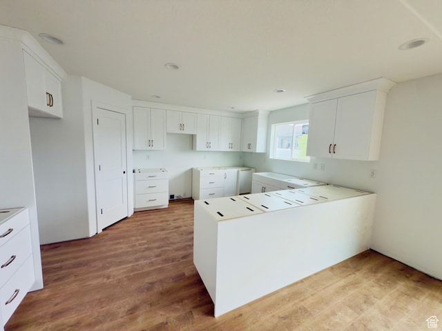 572 S 1340 E, Payson, UT 84651 - kitchen featuring wood finished floors, a peninsula, white cabinets, and recessed lighting