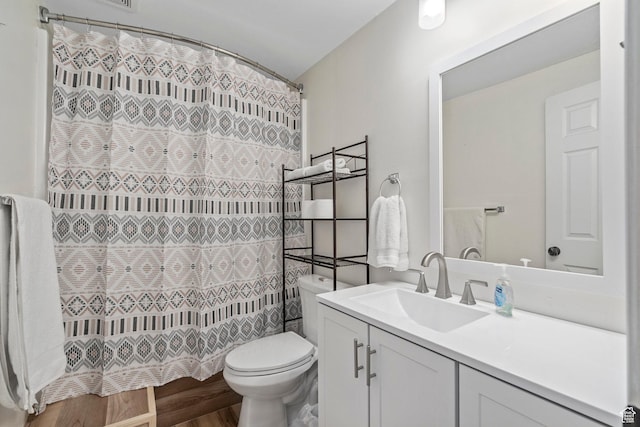 116 S Canyon View Dr, Elk Ridge, UT 84651 - full bath featuring vanity, toilet, a shower with shower curtain, and wood finished floors