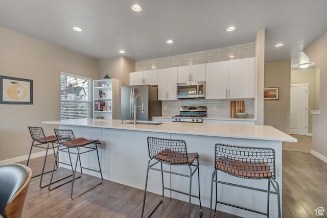 1791 W 60 S, Pleasant Grove, UT 84062 - kitchen with appliances with stainless steel finishes, a sink, light wood-style floors, baseboards, and tasteful backsplash