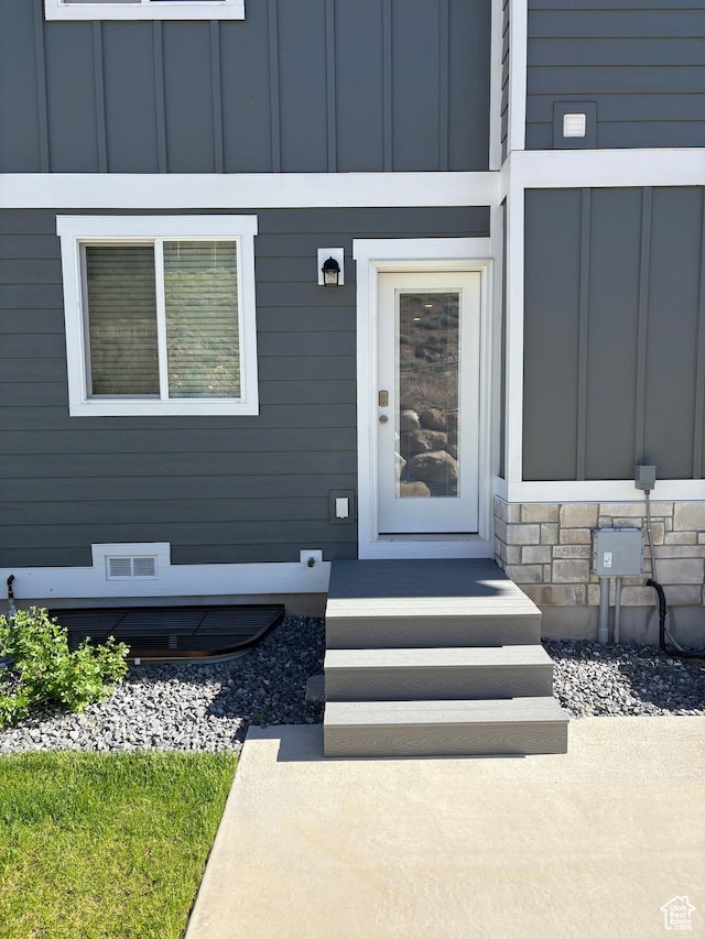 964 W Shadow Brook Ln, Lehi, UT 84043 - property entrance with board and batten siding